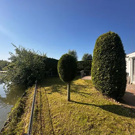 Klein Thuis Aan Het Water Molenschot
